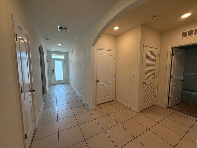 Building Photo - 209 Ludisia Loop