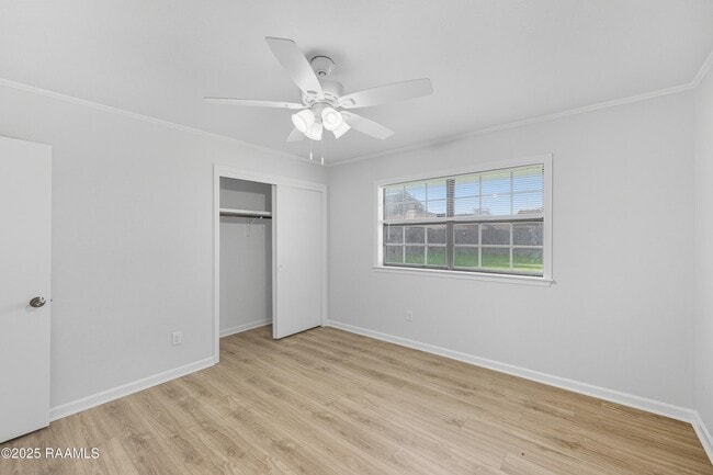 Building Photo - 119 Canada Dr