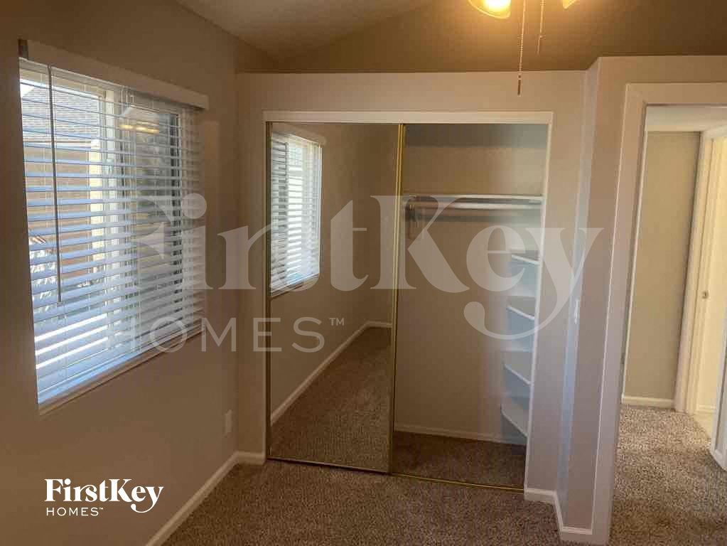 Building Photo - 235 N 22nd Pl