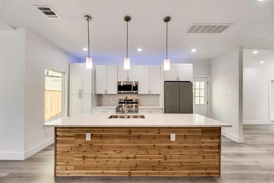 Building Photo - 1930 Shaw St