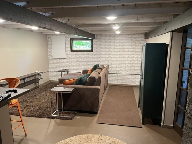 Building Photo - 843 SW 116th St