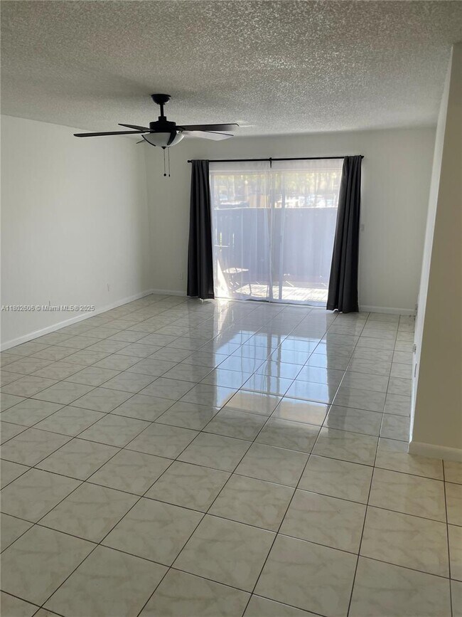Building Photo - 13726 SW 90th Ave