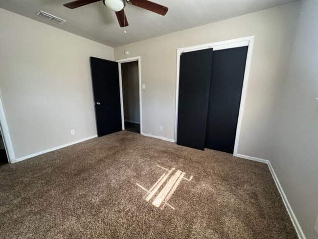 Building Photo - 2333 Marsalis Dr