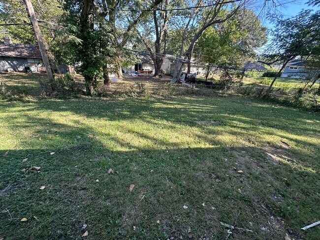 Building Photo - 4 bedroom 1 bath