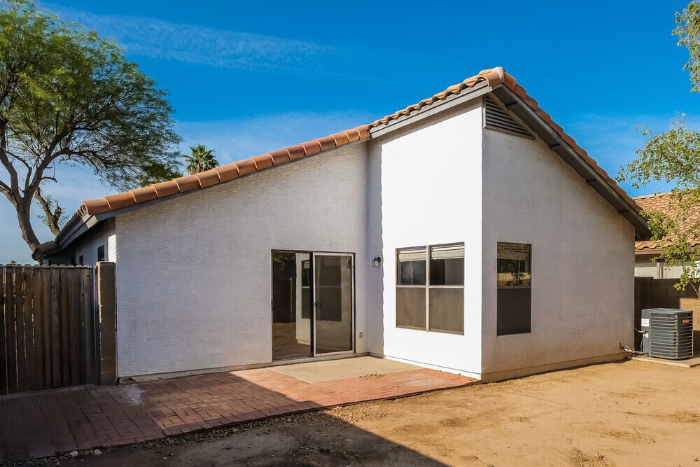 Building Photo - 11622 W Olive Dr