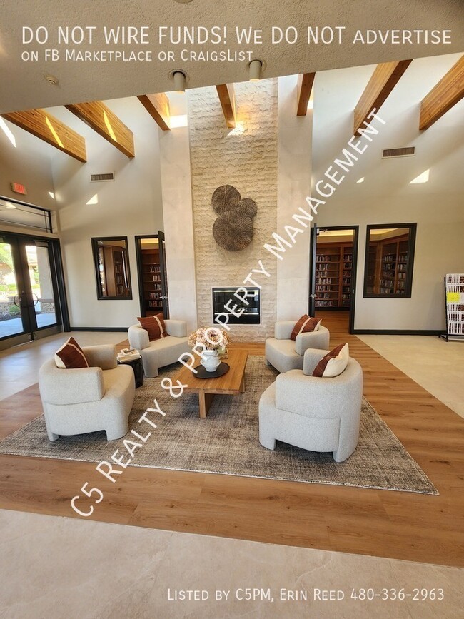 Building Photo - 1413 E Peach Tree Dr