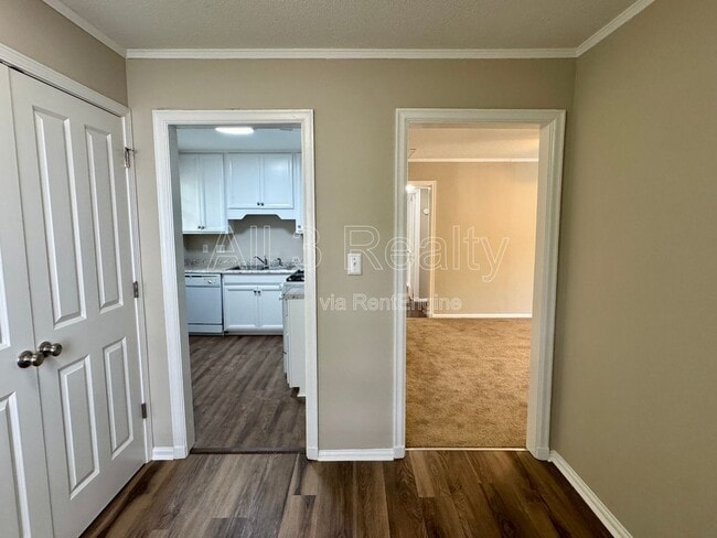 Building Photo - 301 Bradley Dr