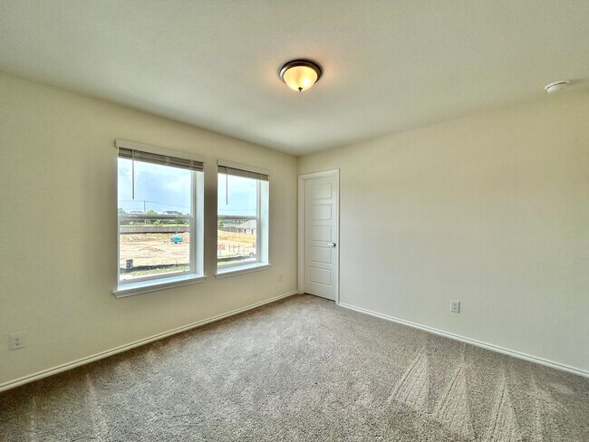 Building Photo - Spacious & Updated 4/BR 3/5/BA Home with M...