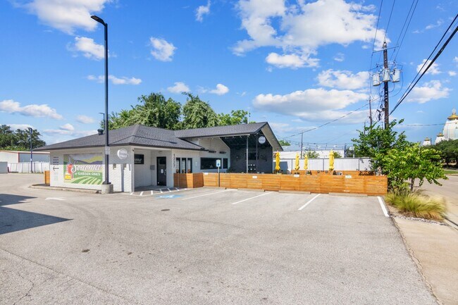 Building Photo - 2806 Versailles Oak Ln