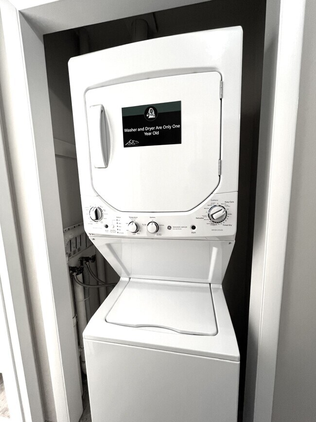 Building Photo - 1625 W Elizabeth St