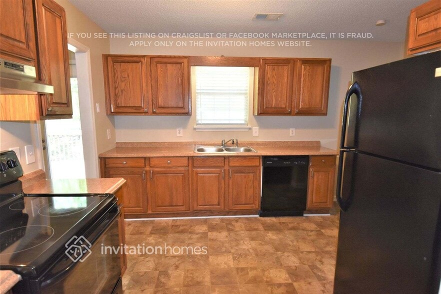 Building Photo - 1870 Chadwick Dr