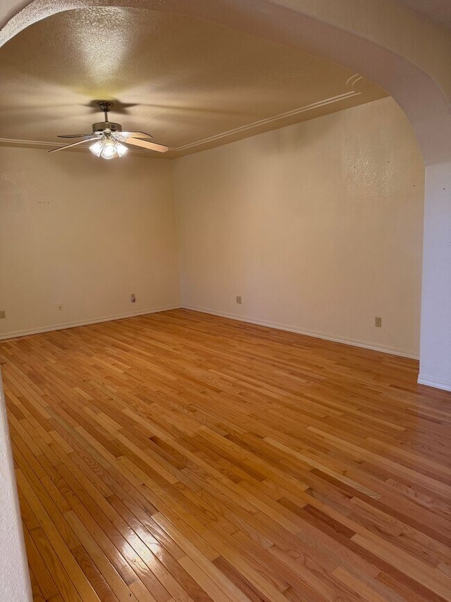 Building Photo - 38908 Millwood Dr