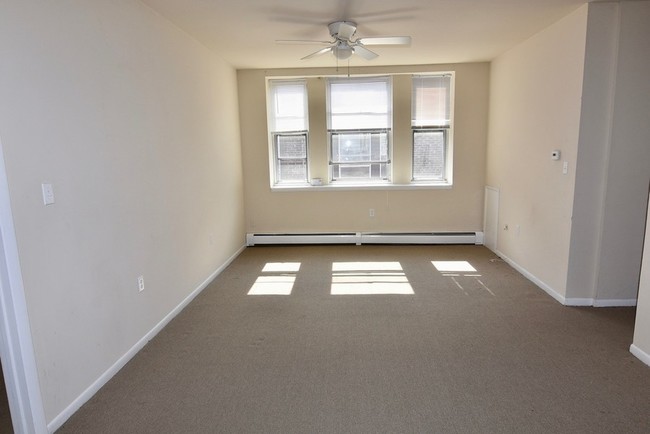 Building Photo - 4414 Walnut St
