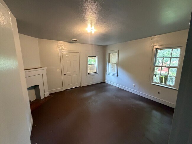 Building Photo - 3120 Desoto St