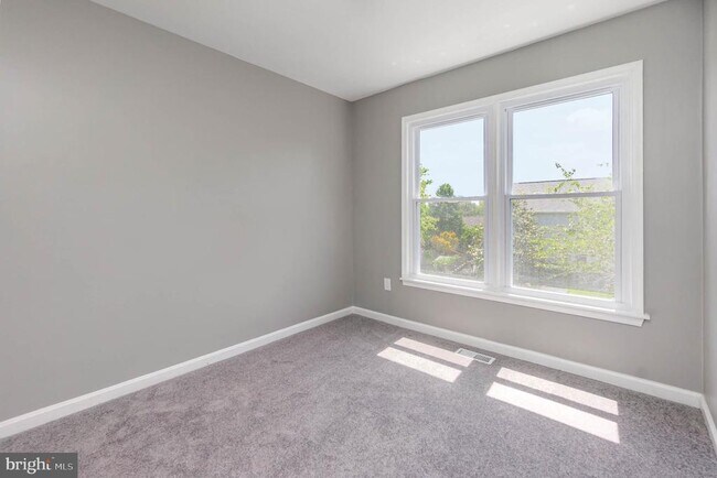 Building Photo - 324 Talbot Ct