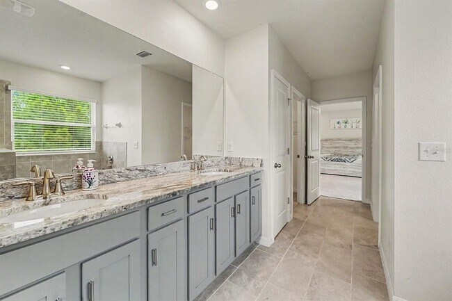 Building Photo - 3221 Living Coral Dr