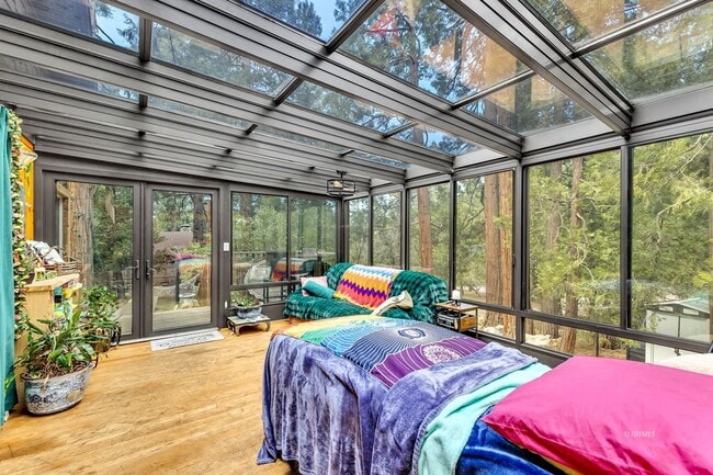 Building Photo - 3 bd 2 ba country cabin close to town