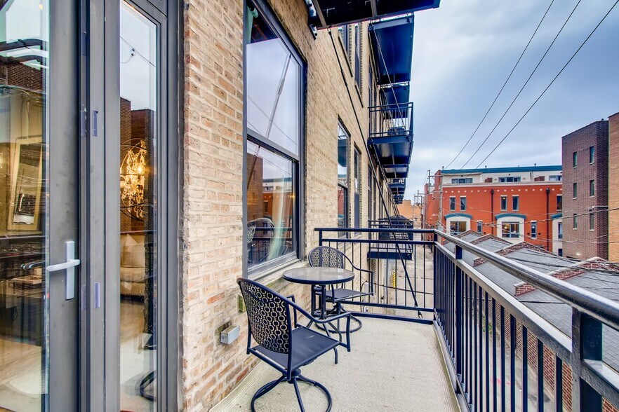 Building Photo - 1040 W Adams St