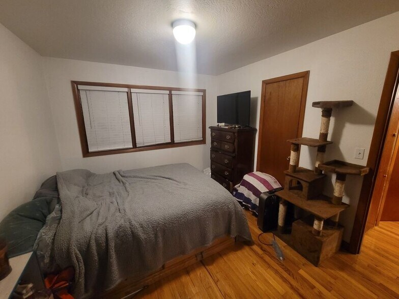 Bed Room 2 - 2704 SW 123rd Ave