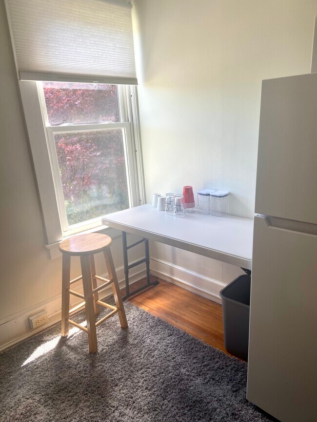 Building Photo - 73 Oneco Ave