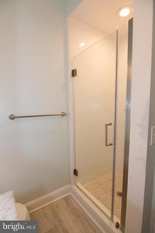 Building Photo - 110 Ingle Pl