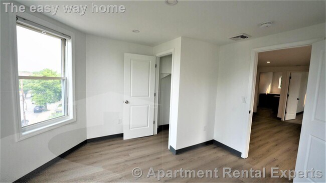 Building Photo - 301-303 Boston Ave Unit #3