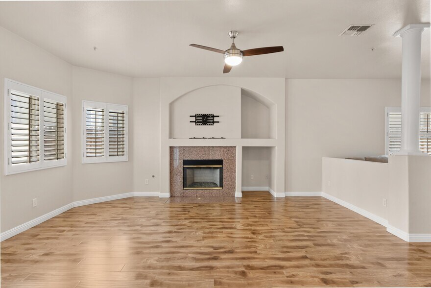 Building Photo - 15804 Crest Ln