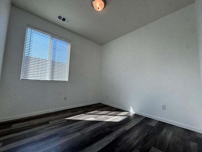 Building Photo - 2469 S Rogers Ln
