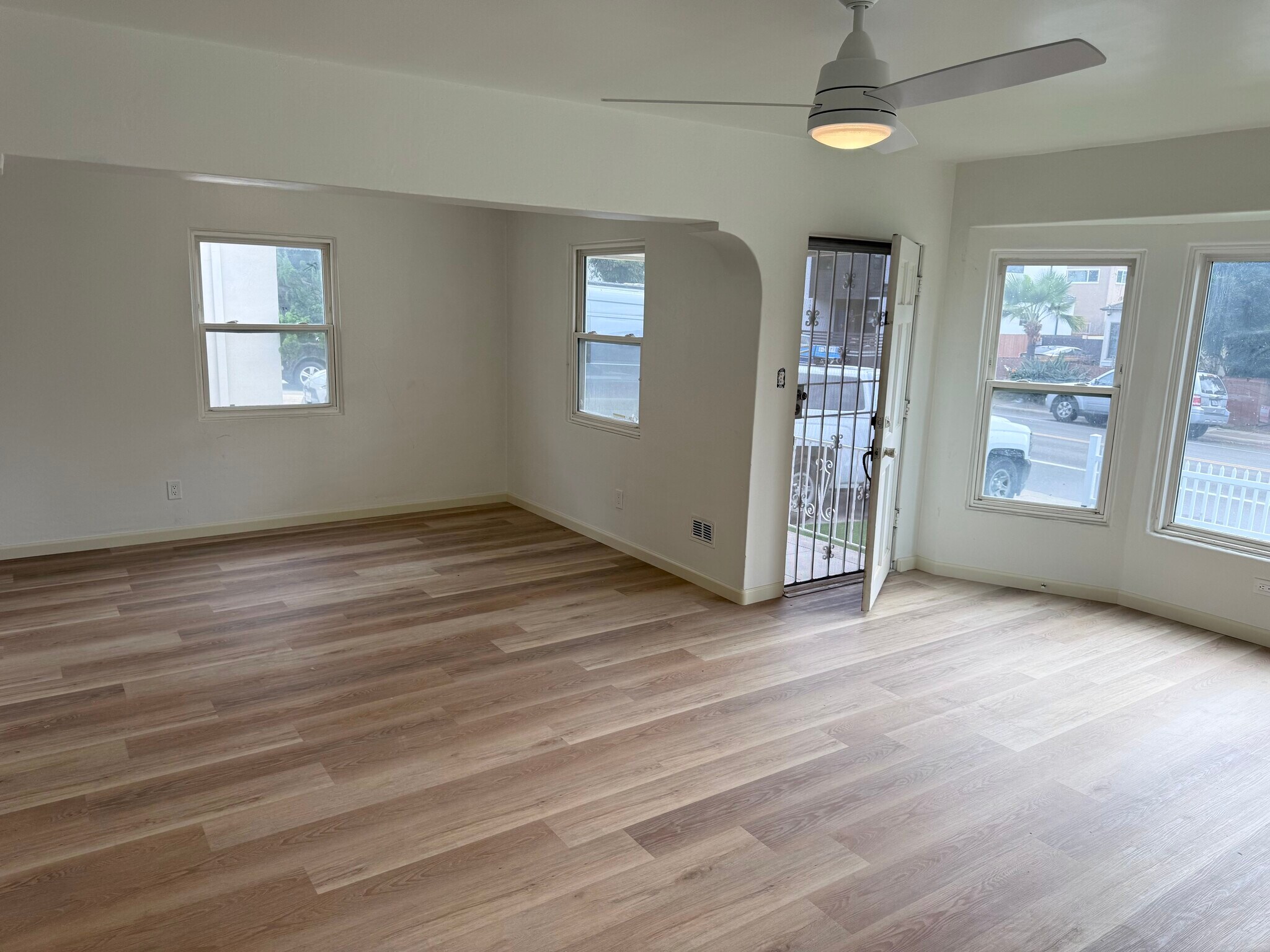 Building Photo - 1246 Pacific Beach Dr