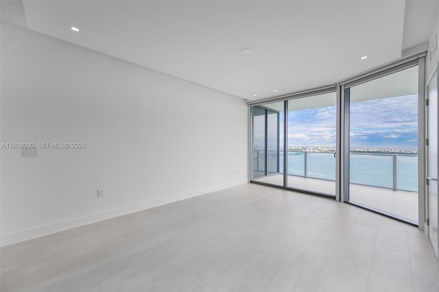 Building Photo - 700 NE 24th St