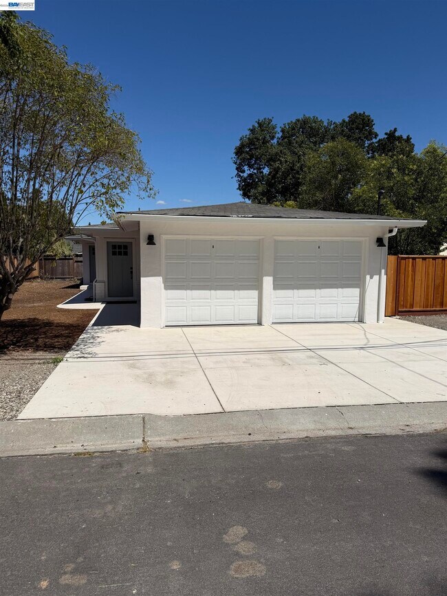 Building Photo - 74-78-78 Palana Ct