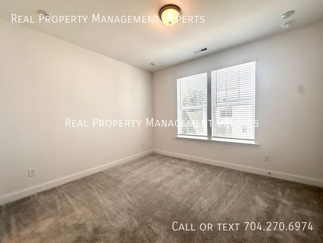 Building Photo - 5008 Layman Dr