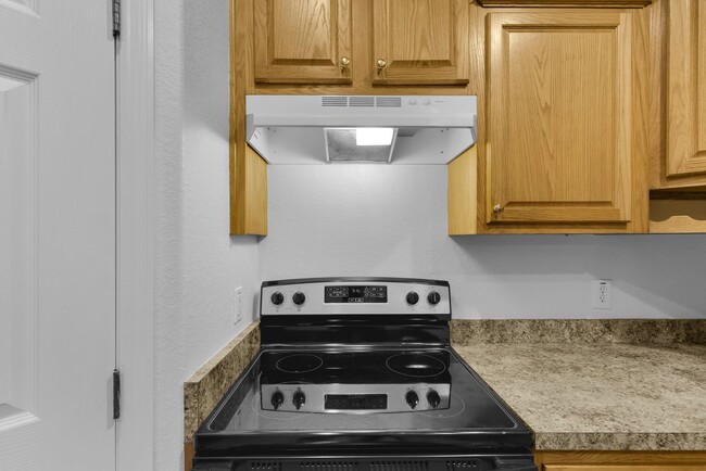 Building Photo - 3/2 Home In Silver Springs Shores