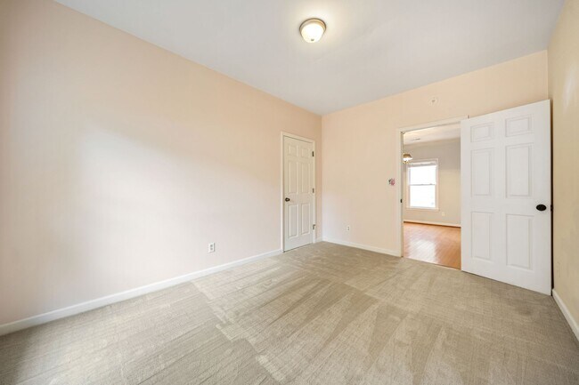 Building Photo - 804 Gerard St