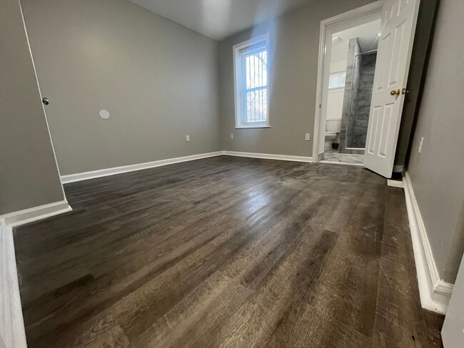 Building Photo - New 2 Bed/2Bath Home near Bergen Square in...