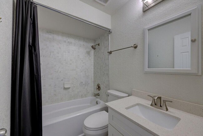 Building Photo - 16608 Shipshaw River Dr