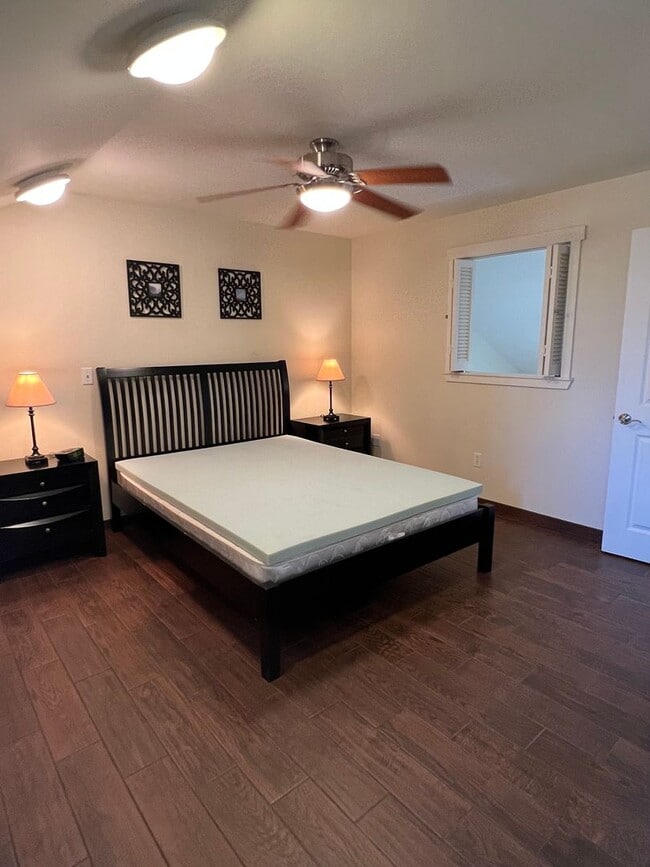 Building Photo - Breakers E-44 – Furnished 2BR with Lanai, ...