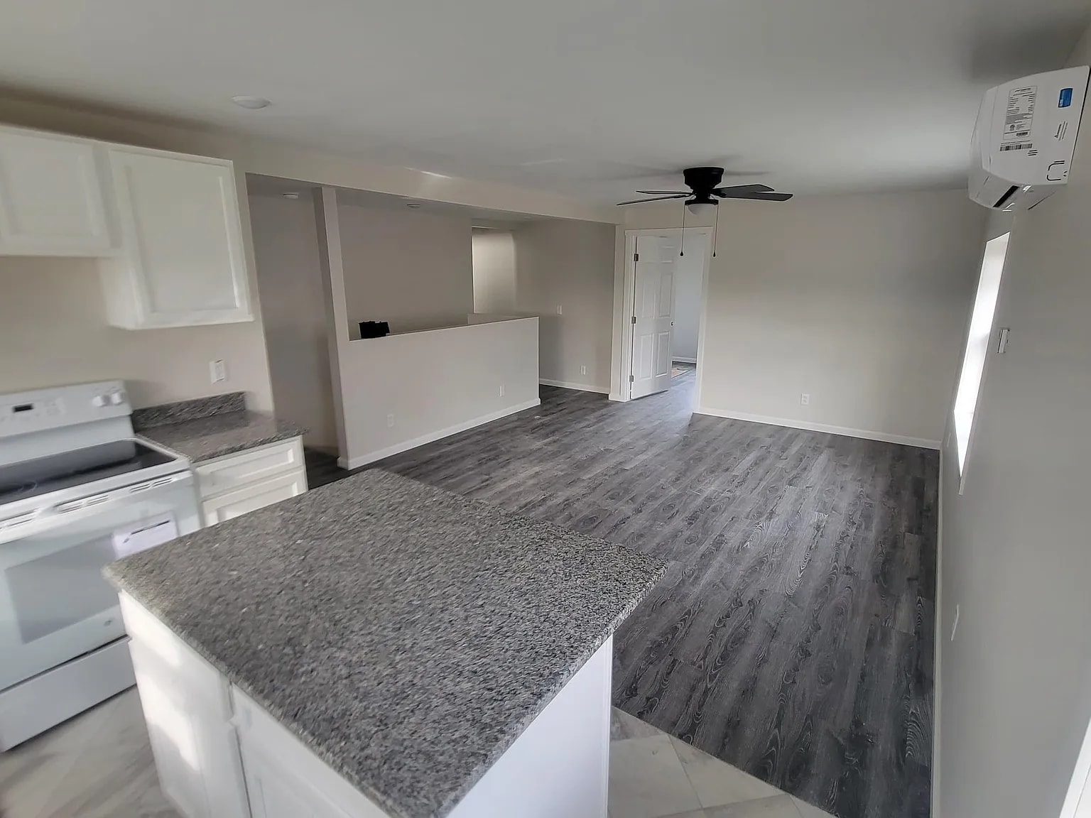 Modern, airy & spacious with central AC/heat - 720 N Main Ave