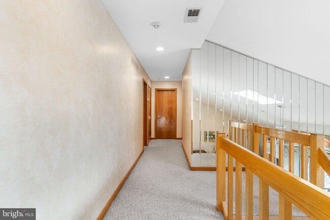 Building Photo - 509 Long Ln