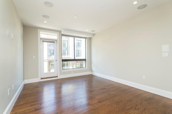 Building Photo - 339 D St