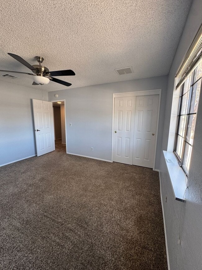Building Photo - House For Rent