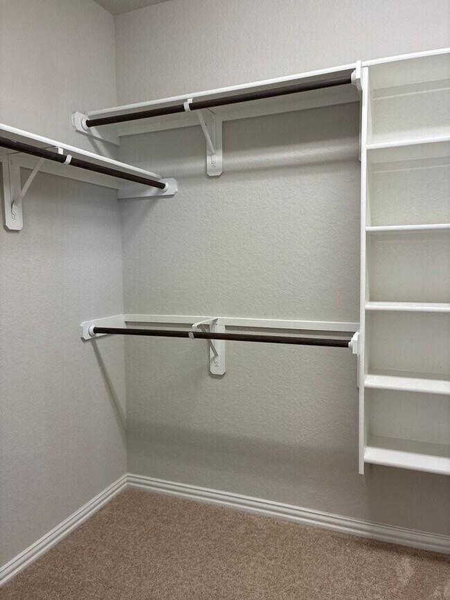 Building Photo - 4BR/3BA House • In-Unit W/D • Attached Garage  • Backyard in San Antonio