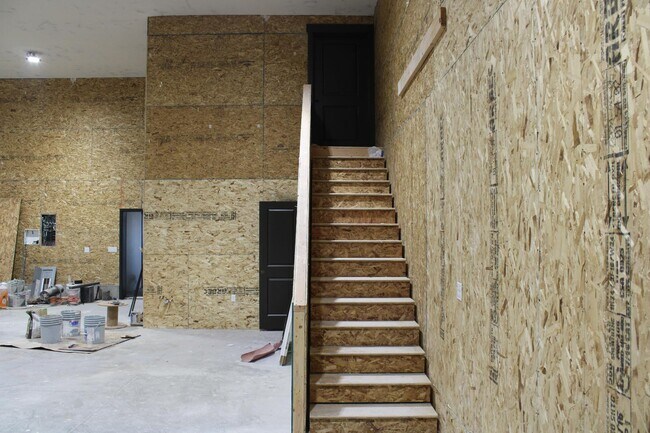 Building Photo - 61A W 465 N