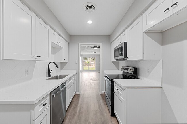 Building Photo - 2679 Gessner Rd