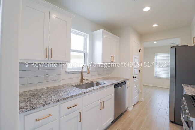 Building Photo - 3 Bed | 2 Bath in Owasso!