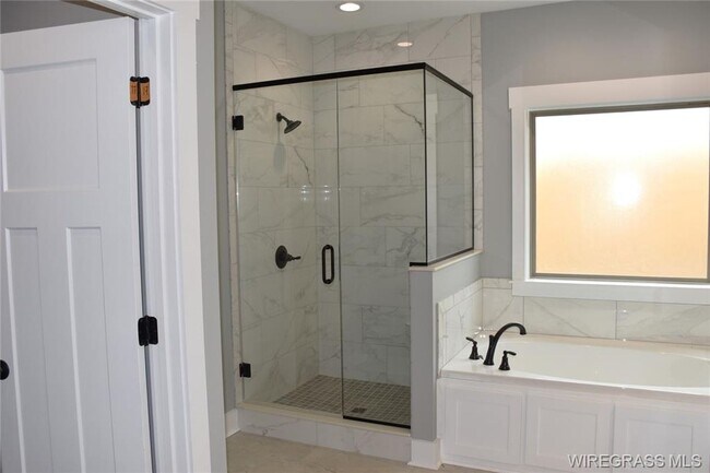 Building Photo - 364 Lakes Dr