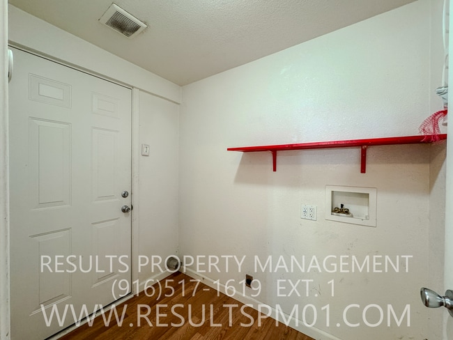 Building Photo - Adorable 2 Bedroom Charmer