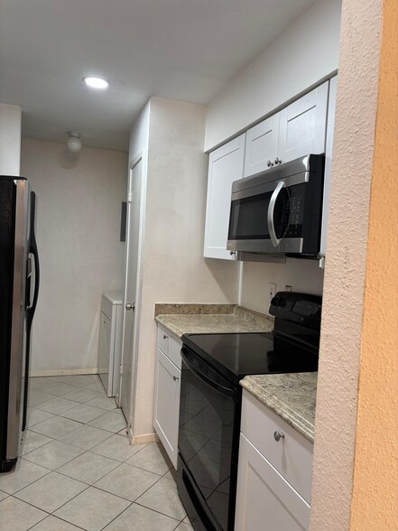 Building Photo - 5667 Birchmont Dr