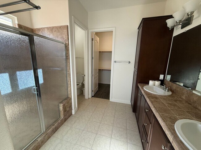 Building Photo - 955 Romneya Ln