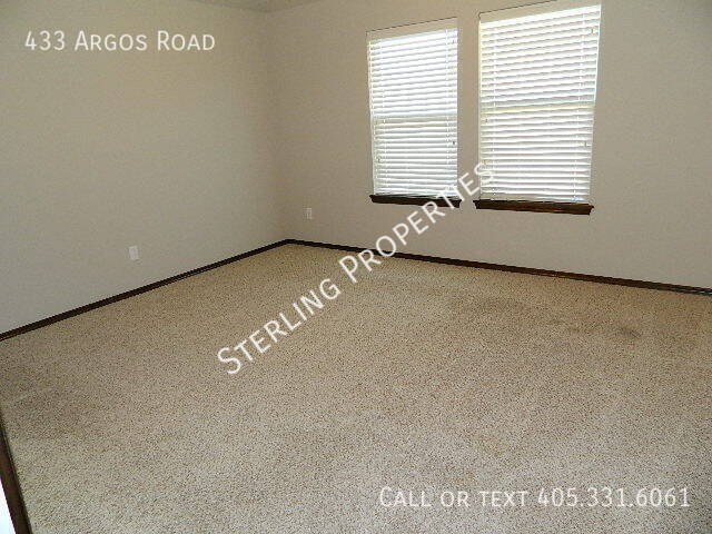 Building Photo - 433 Argos Rd